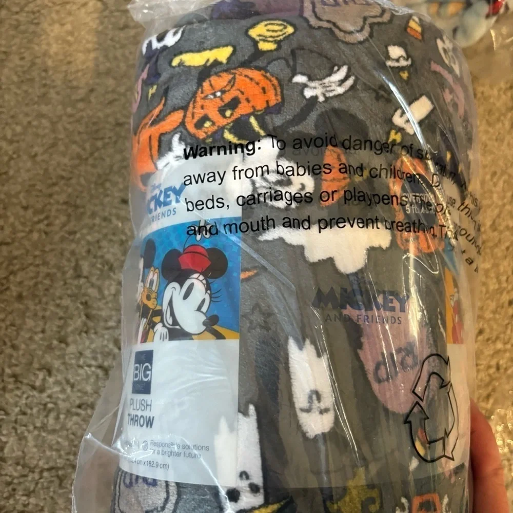 Disney Halloween Themed Fleece Blanket NEW 60x72” Donald Daisy Duck Minnie Mouse